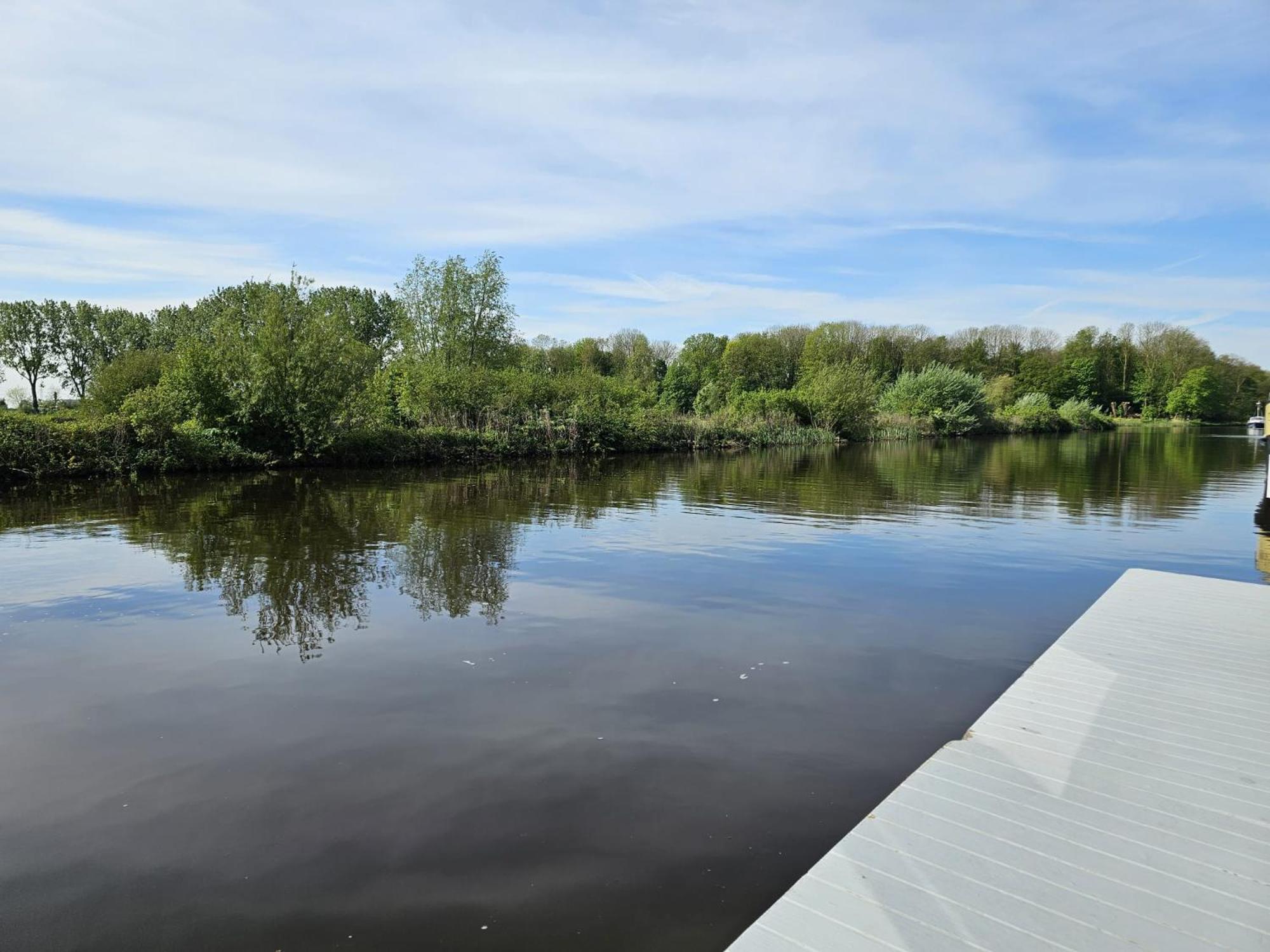 Luxe Woonboot In De Natuur Evt Met Console Bootje! Leeuwarden Exterior foto