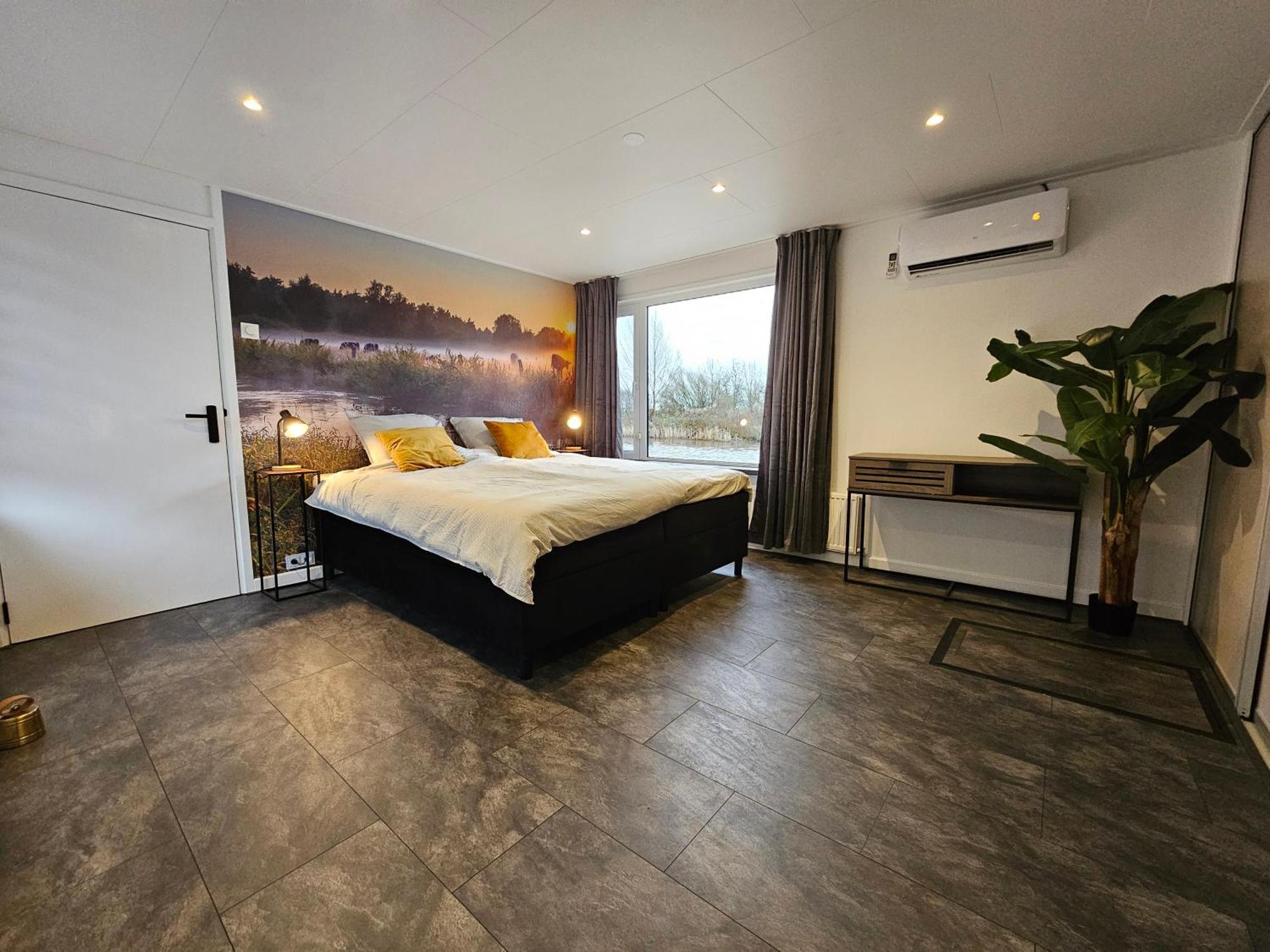 Luxe Woonboot In De Natuur Evt Met Console Bootje! Leeuwarden Exterior foto